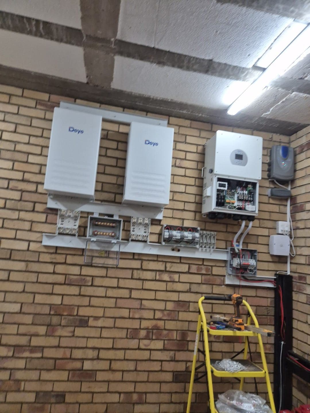 Commercial Hybrid — Deye Inverters & Storage